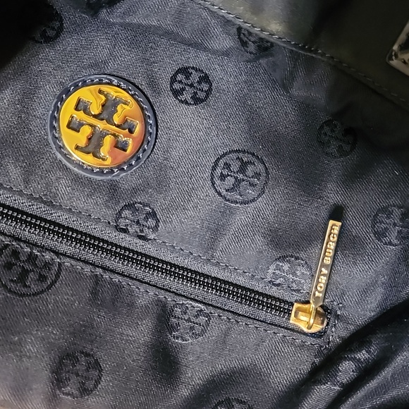 Tory Burch Ella patent nylon tote bag in navy - Picture 12 of 13